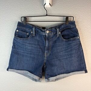 Levi's Mid Length Shorts - Medium Wash